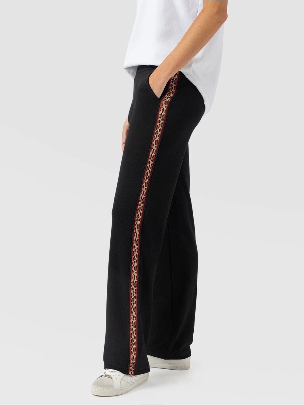 So on trend! Saint + Sofia Runway pant with chic leopard stripe. Comfort & style
